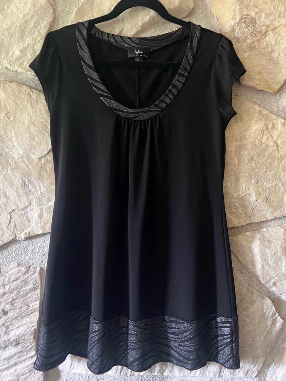 Byer California Black Short-Sleeve Scoop Neck Top with Silver Metallic Wave Trim